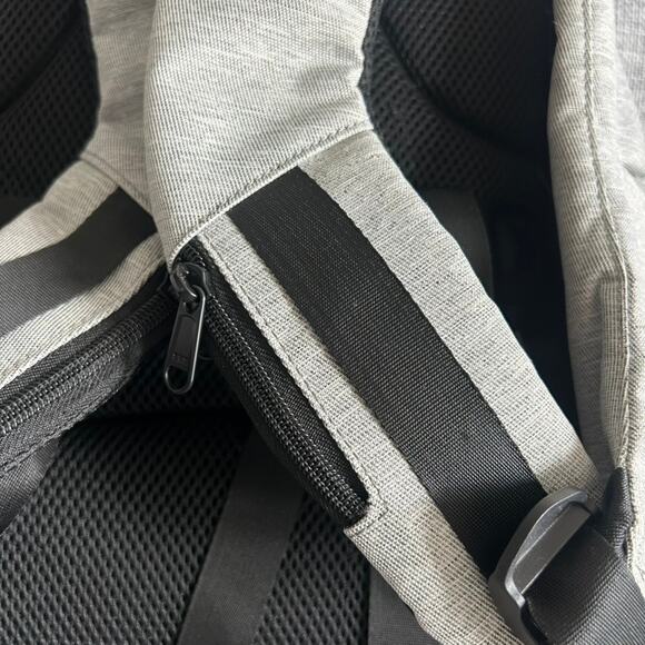 NWOT Ruigor Link 39 Anti-Theft Smart Laptop Backpack USB TSA Ready Grey / Black‎ - Picture 4 of 14